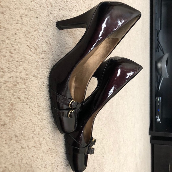 Burgundy heels - Picture 2 of 2